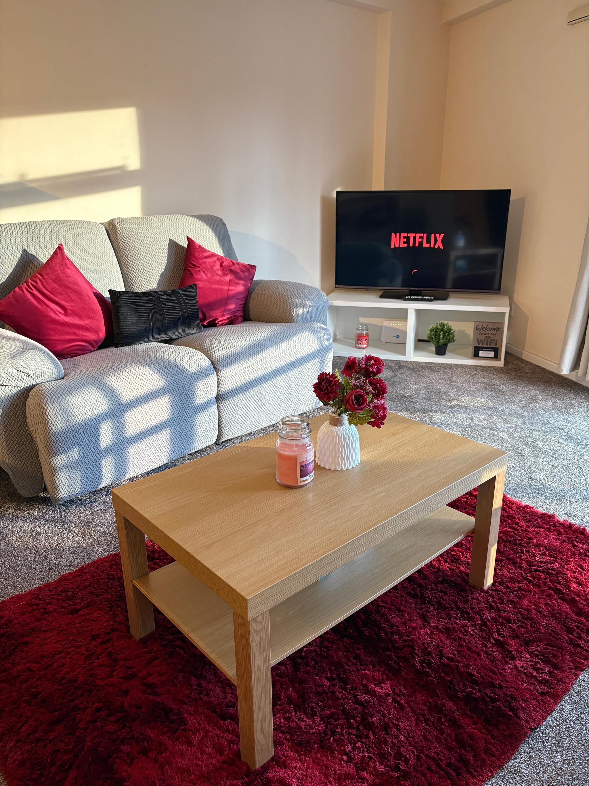 Central Snow Hill Apt | Free Parking & Balcony3